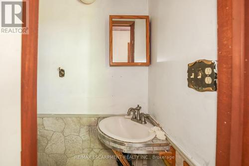 2757 Barron Road, Thorold, ON - Indoor Photo Showing Bathroom