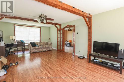 2757 Barron Road, Thorold, ON - Indoor Photo Showing Living Room