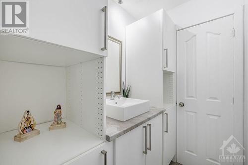 513 Sidney Drive, Ottawa, ON - Indoor Photo Showing Laundry Room