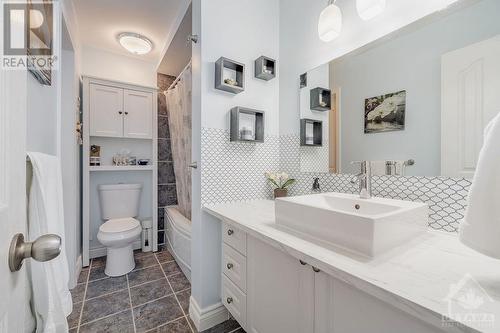 513 Sidney Drive, Ottawa, ON - Indoor Photo Showing Bathroom