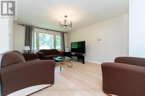 3220 Lakefield Road, Smith-Ennismore-Lakefield (Lakefield), ON - Indoor Photo Showing Living Room