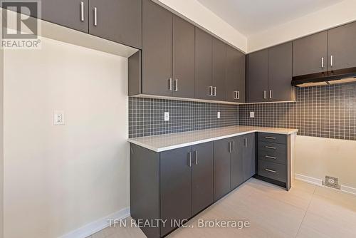 184 Lilac Circle, Haldimand, ON - Indoor Photo Showing Kitchen