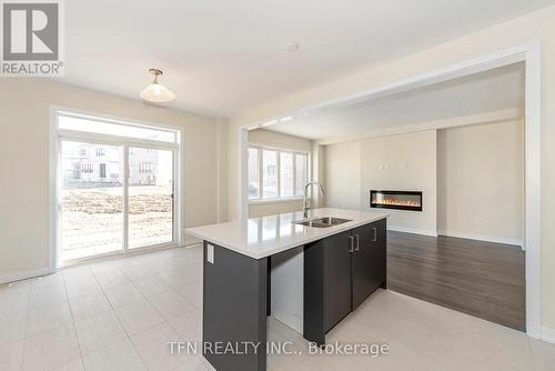 184 Lilac Circle, Haldimand, ON - Indoor Photo Showing Kitchen With Double Sink