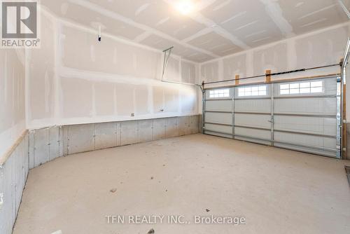 184 Lilac Circle, Haldimand, ON - Indoor Photo Showing Garage