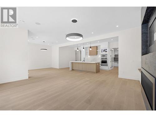 411 Vision Court, Kelowna, BC - Indoor Photo Showing Kitchen