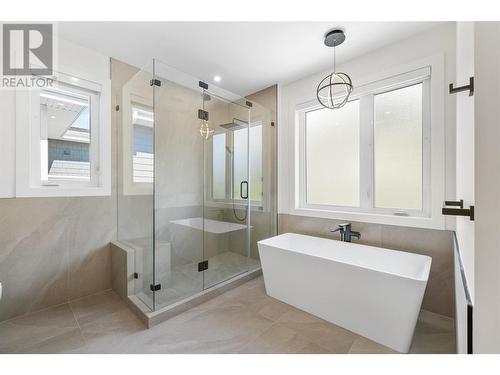 411 Vision Court, Kelowna, BC - Indoor Photo Showing Bathroom