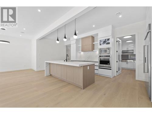 411 Vision Court, Kelowna, BC - Indoor Photo Showing Kitchen