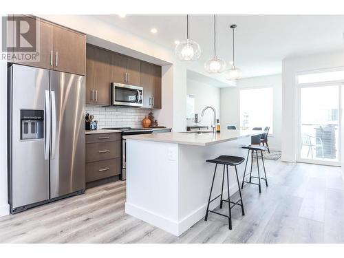 610 Academy Way Unit# 42, Kelowna, BC - Indoor Photo Showing Kitchen With Stainless Steel Kitchen With Upgraded Kitchen