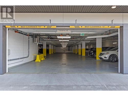 191 Hollywood Road S Unit# 511, Kelowna, BC - Indoor Photo Showing Garage