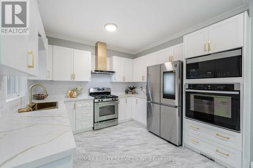 66 Amboise Crescent, Brampton, ON - Indoor Photo Showing Kitchen With Upgraded Kitchen