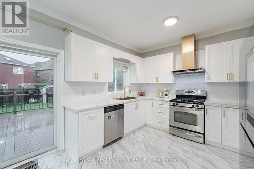 66 Amboise Crescent, Brampton, ON - Indoor Photo Showing Kitchen With Upgraded Kitchen