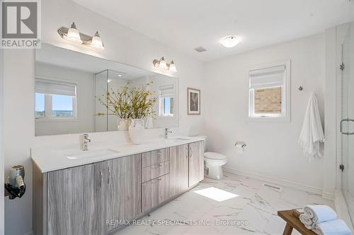 465 Thornborrow Court, Milton, ON - Indoor Photo Showing Bathroom