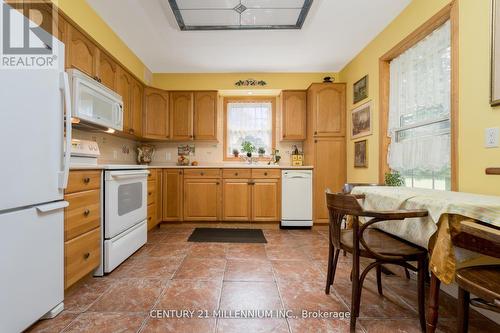 11 Old Pavillion Road, Caledon (Cheltenham), ON - Indoor Photo Showing Kitchen