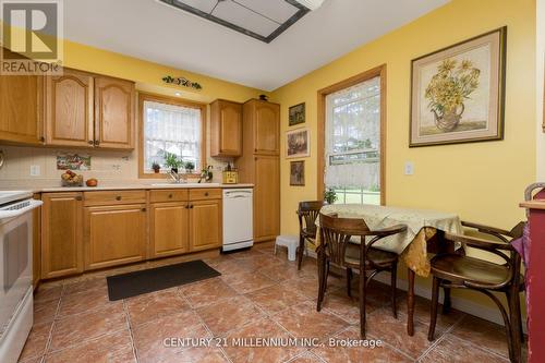 11 Old Pavillion Road, Caledon, ON - Indoor Photo Showing Kitchen