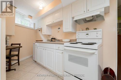 11 Old Pavillion Road, Caledon, ON - Indoor Photo Showing Kitchen