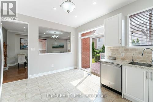 1016 Mccuaig Drive, Milton, ON - Indoor Photo Showing Kitchen