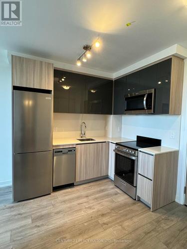 1004 - 3100 Keele Street, Toronto, ON - Indoor Photo Showing Kitchen