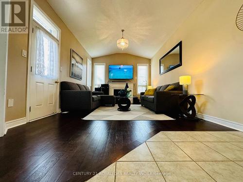 51 Gower Crescent, Brampton, ON - Indoor Photo Showing Living Room