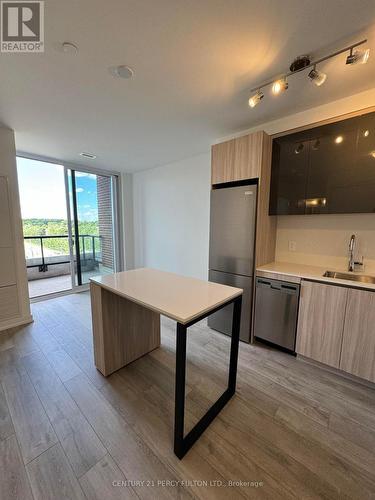 701 - 3100 Keele Street, Toronto, ON - Indoor Photo Showing Kitchen