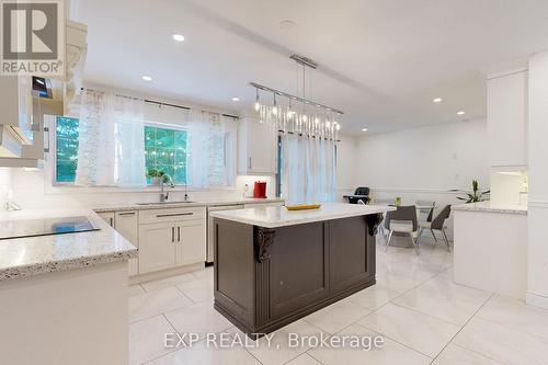 14 Wadsworth Circle, Brampton, ON - Indoor Photo Showing Kitchen