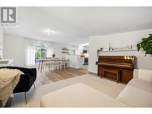 3585 Elk Road Unit# 8, West Kelowna, BC - Indoor Photo Showing Living Room