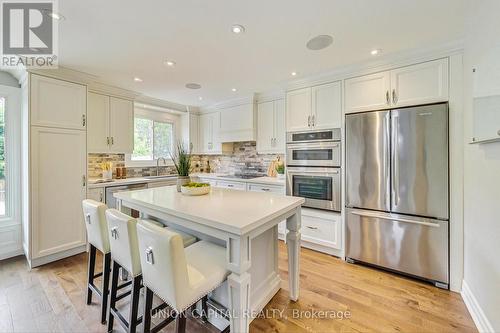 3237 Chokecherry Crescent, Mississauga, ON - Indoor Photo Showing Kitchen With Upgraded Kitchen