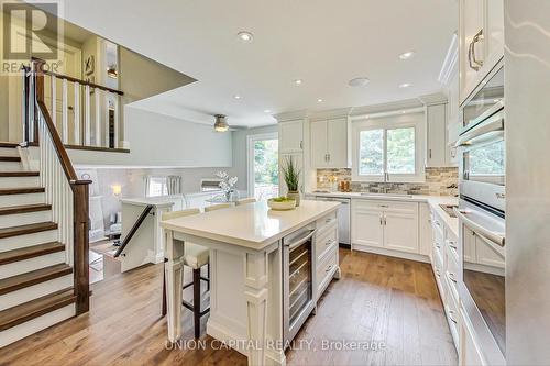 3237 Chokecherry Crescent, Mississauga, ON - Indoor Photo Showing Kitchen