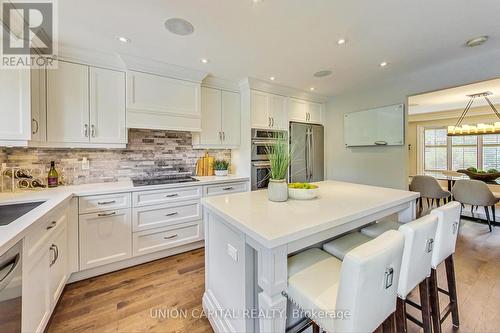 3237 Chokecherry Crescent, Mississauga, ON - Indoor Photo Showing Kitchen With Upgraded Kitchen