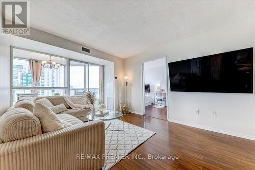 1605 - 4470 Tucana Court, Mississauga, ON - Indoor Photo Showing Living Room