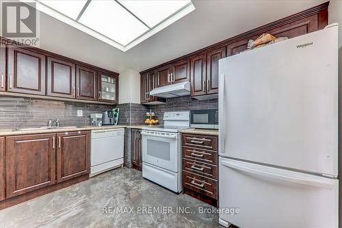 1605 - 4470 Tucana Court, Mississauga, ON - Indoor Photo Showing Kitchen