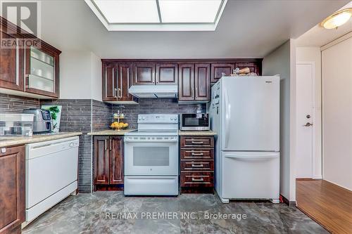 1605 - 4470 Tucana Court, Mississauga, ON - Indoor Photo Showing Kitchen