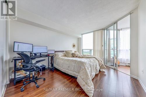1605 - 4470 Tucana Court, Mississauga, ON - Indoor Photo Showing Bedroom