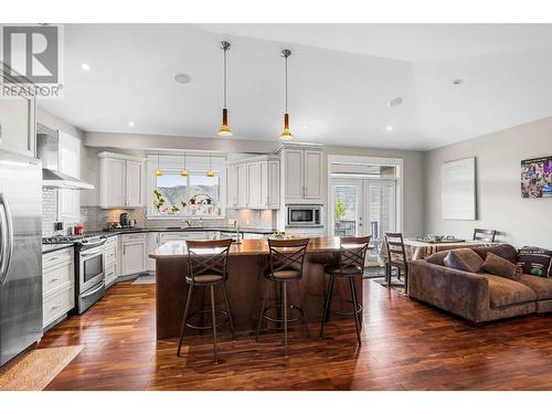 2802 Squamish Court, Kamloops, BC - Indoor Photo Showing Kitchen With Upgraded Kitchen