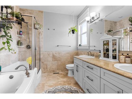 2802 Squamish Court, Kamloops, BC - Indoor Photo Showing Bathroom