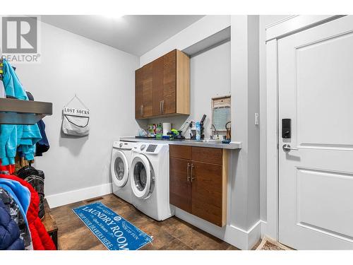 2802 Squamish Court, Kamloops, BC - Indoor Photo Showing Laundry Room