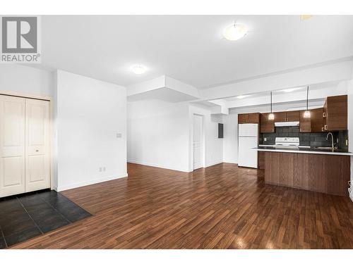 2802 Squamish Court, Kamloops, BC - Indoor Photo Showing Kitchen