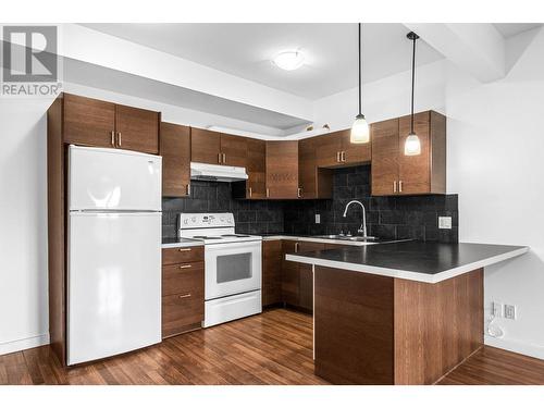 2802 Squamish Court, Kamloops, BC - Indoor Photo Showing Kitchen