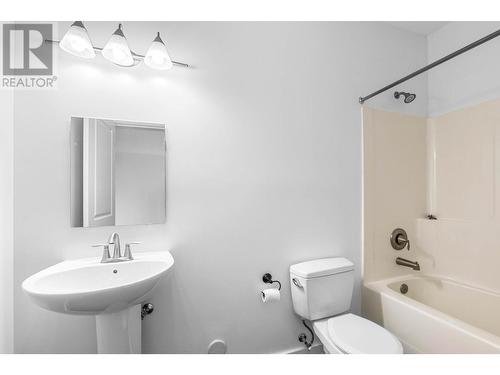 2802 Squamish Court, Kamloops, BC - Indoor Photo Showing Bathroom