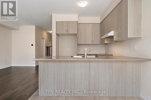 6 Daisy Lane, Thorold, ON - Indoor Photo Showing Kitchen With Double Sink