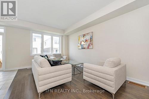 6 Daisy Lane, Thorold, ON - Indoor Photo Showing Living Room