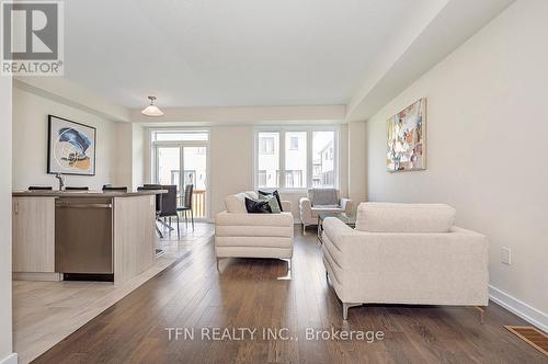 6 Daisy Lane, Thorold, ON - Indoor Photo Showing Living Room