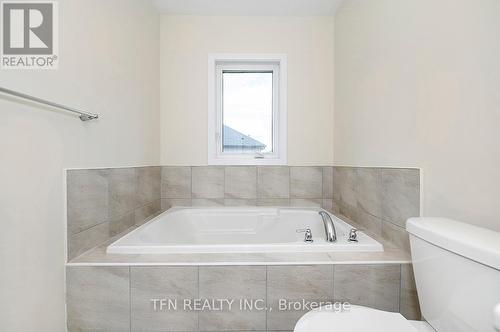 6 Daisy Lane, Thorold, ON - Indoor Photo Showing Bathroom