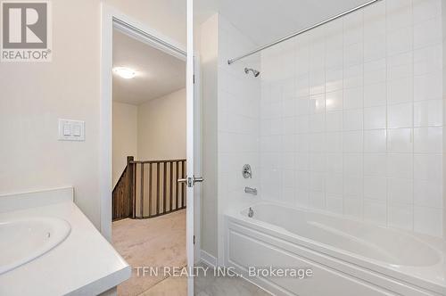 6 Daisy Lane, Thorold, ON - Indoor Photo Showing Bathroom