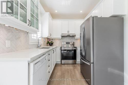 109 Peachwood Crescent, Hamilton, ON - Indoor Photo Showing Kitchen