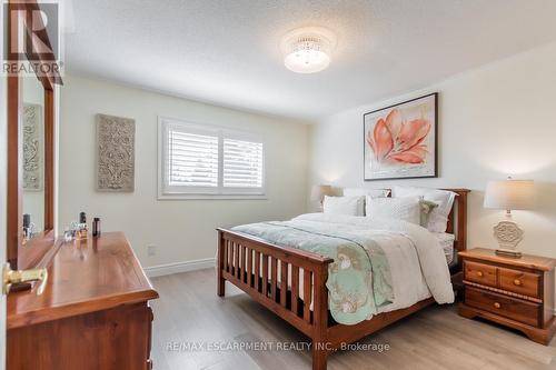 109 Peachwood Crescent, Hamilton (Stoney Creek), ON - Indoor Photo Showing Bedroom