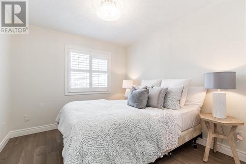 109 Peachwood Crescent, Hamilton, ON - Indoor Photo Showing Bedroom