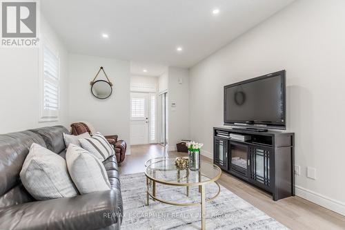 109 Peachwood Crescent, Hamilton (Stoney Creek), ON - Indoor Photo Showing Living Room