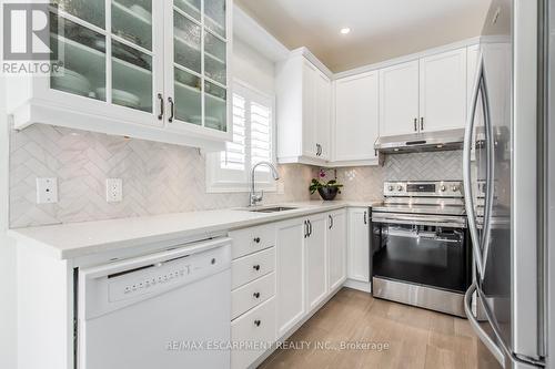 109 Peachwood Crescent, Hamilton (Stoney Creek), ON - Indoor Photo Showing Kitchen