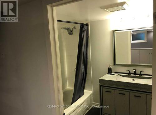120 Howard Park Avenue, Toronto, ON - Indoor Photo Showing Bathroom