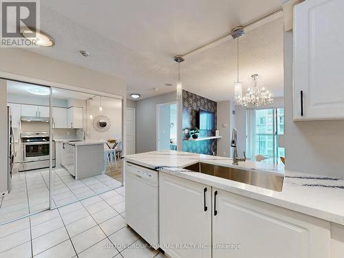 508 - 3 Ellesmere Street, Richmond Hill, ON - Indoor Photo Showing Kitchen